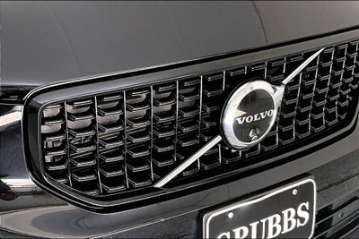 2025 Volvo XC40 B5 Plus Dark Theme