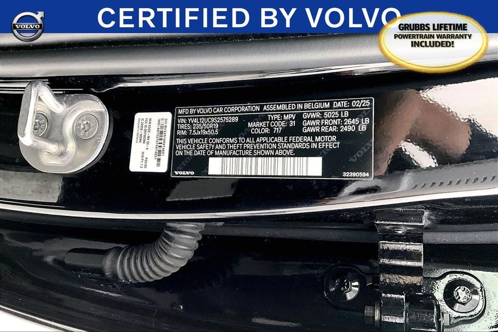 2025 Volvo XC40 B5 Plus Dark Theme