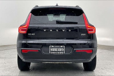 2025 Volvo XC40 B5 Plus Dark Theme