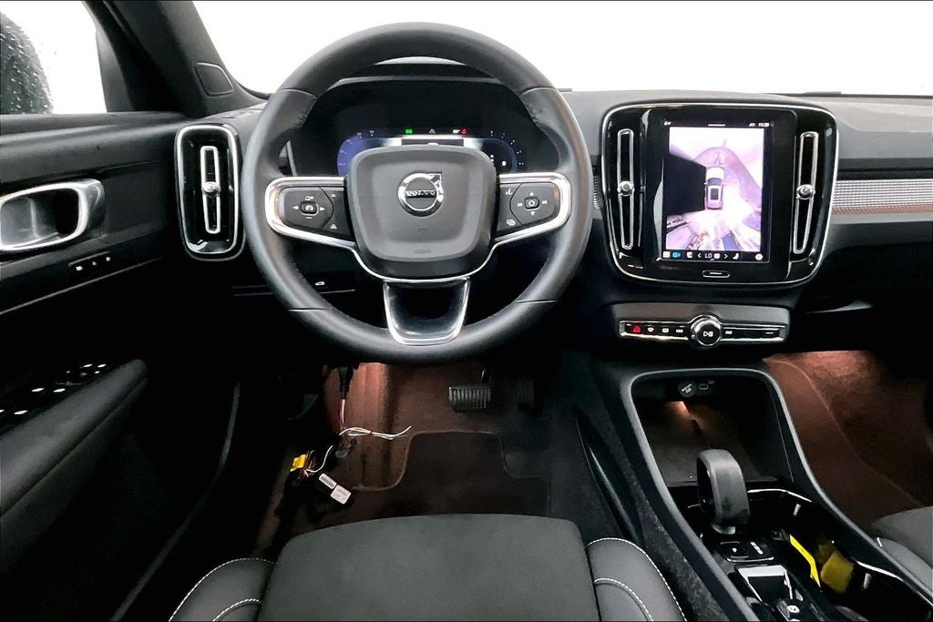 2025 Volvo XC40 B5 Plus Dark Theme