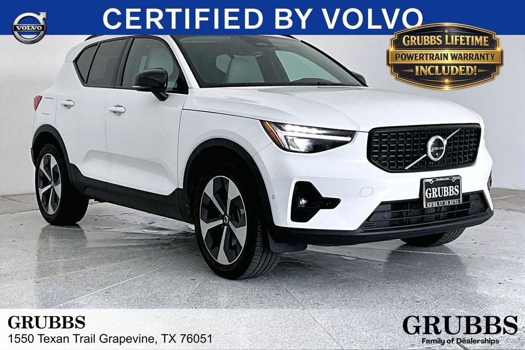 2025 Volvo XC40 B5 Plus Dark Theme