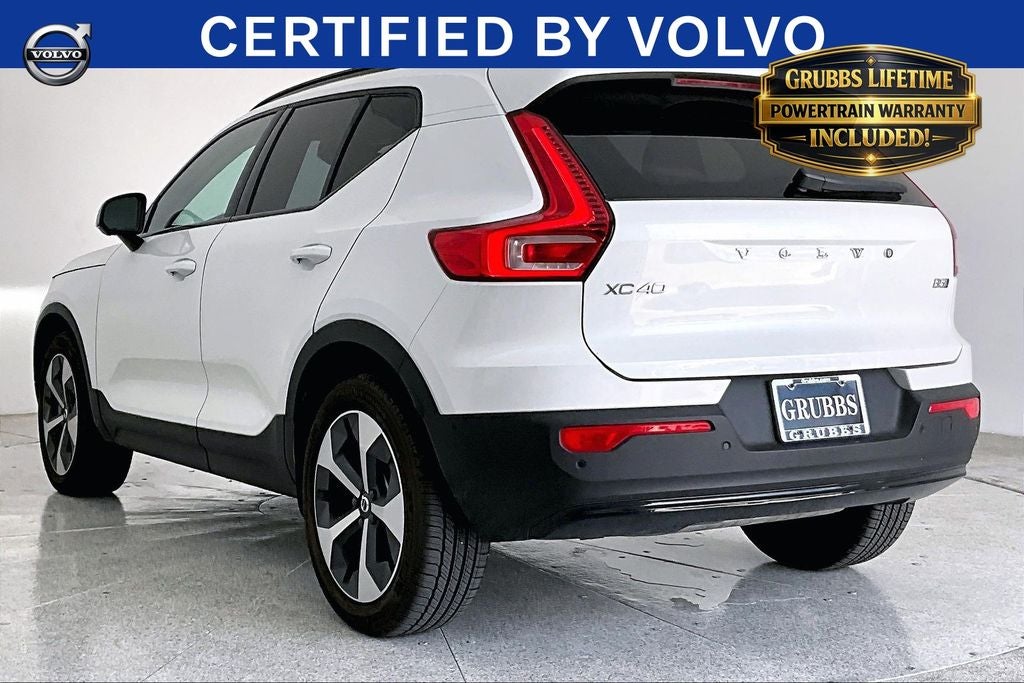 2025 Volvo XC40 B5 Plus Dark Theme