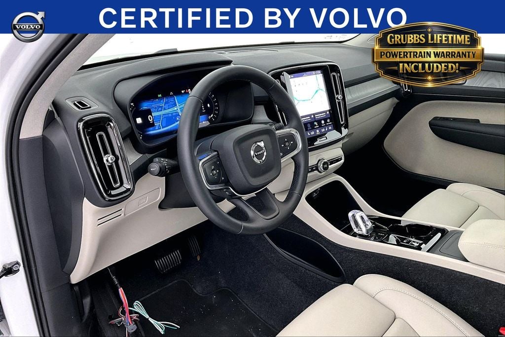 2025 Volvo XC40 B5 Plus Dark Theme