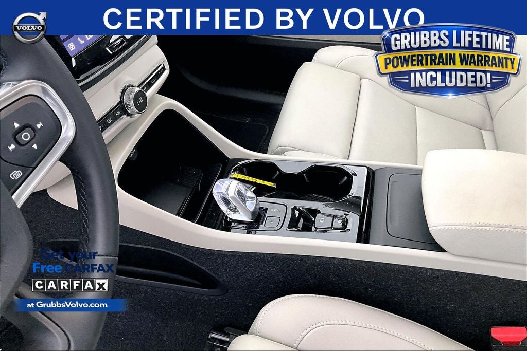 2025 Volvo XC40 B5 Plus Dark Theme