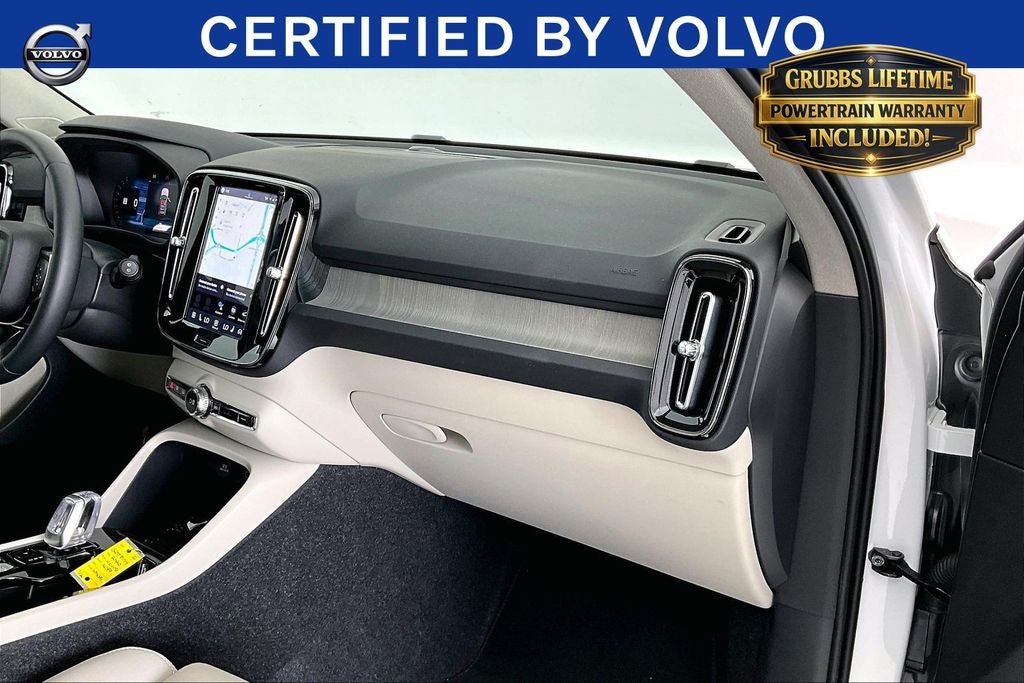 2025 Volvo XC40 B5 Plus Dark Theme