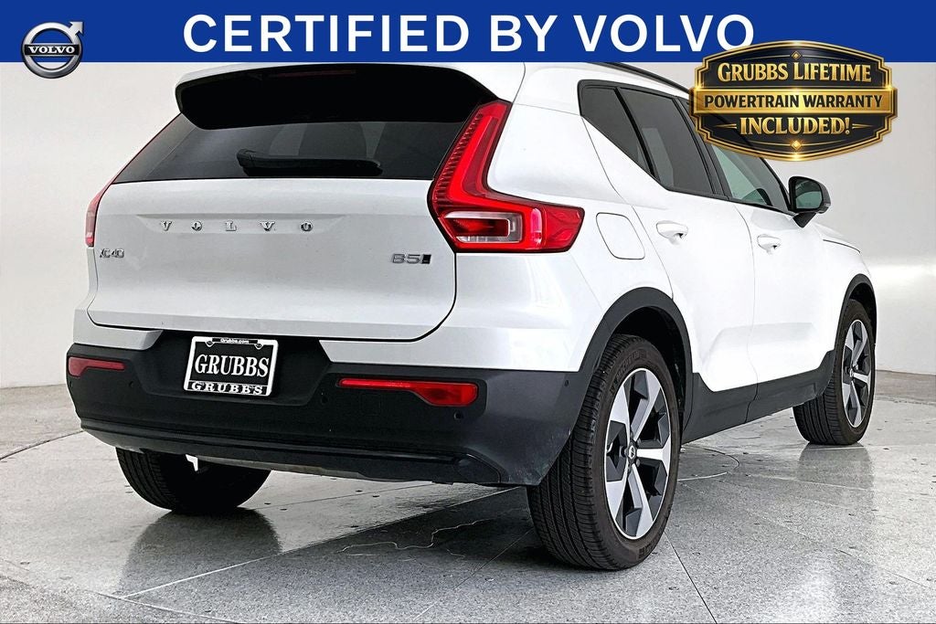 2025 Volvo XC40 B5 Plus Dark Theme