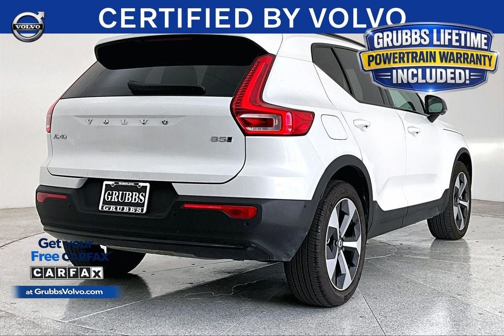 2025 Volvo XC40 B5 Plus Dark Theme