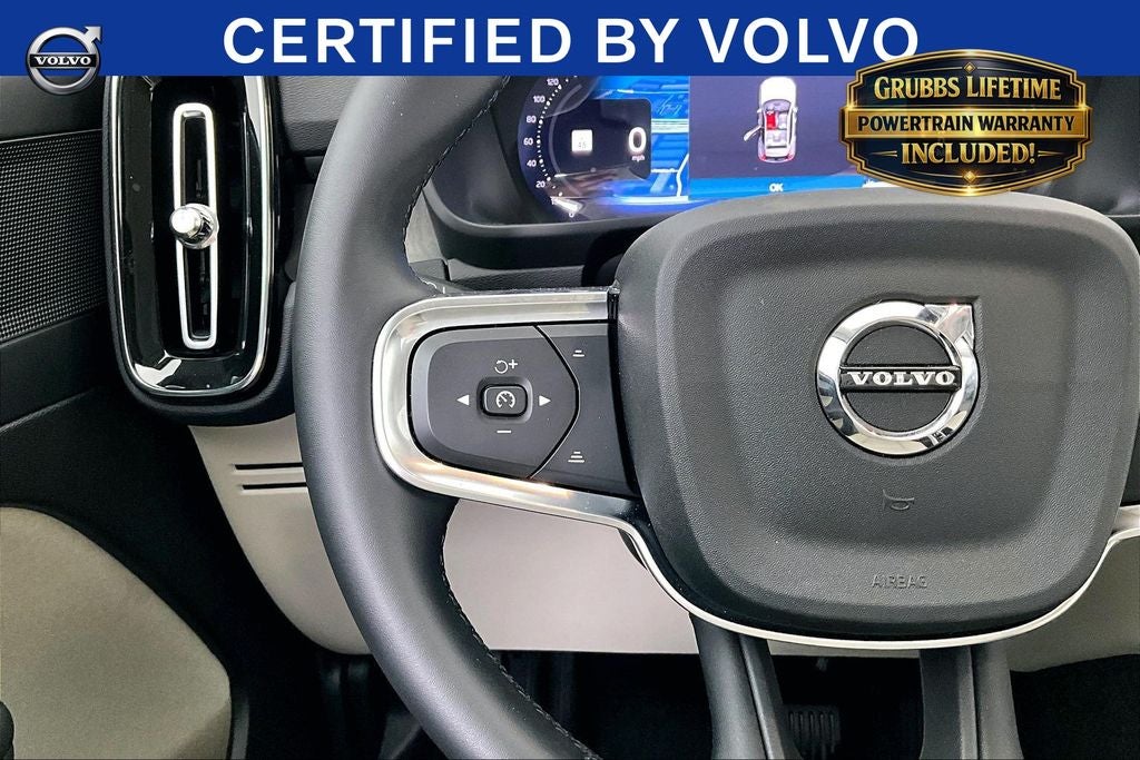 2025 Volvo XC40 B5 Plus Dark Theme