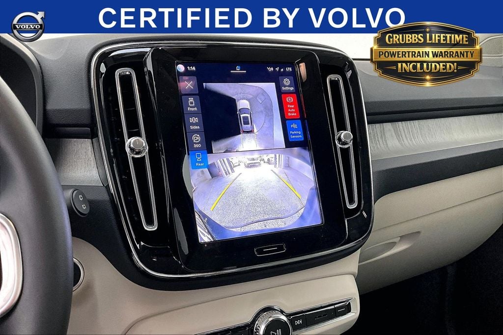 2025 Volvo XC40 B5 Plus Dark Theme