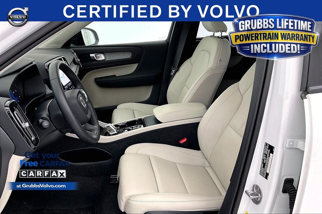 2025 Volvo XC40 B5 Plus Dark Theme