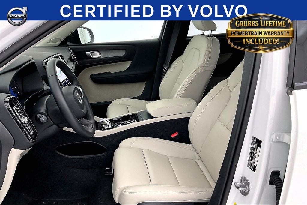 2025 Volvo XC40 B5 Plus Dark Theme