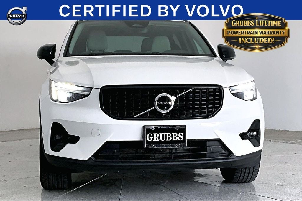 2025 Volvo XC40 B5 Plus Dark Theme