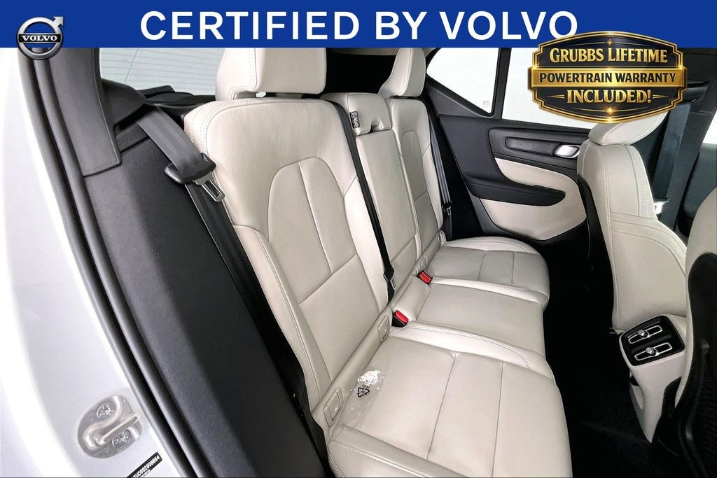 2025 Volvo XC40 B5 Plus Dark Theme