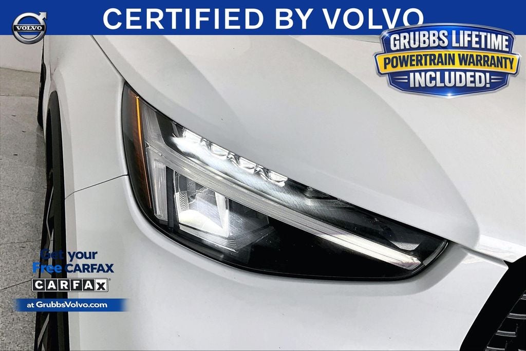 2025 Volvo XC40 B5 Plus Dark Theme