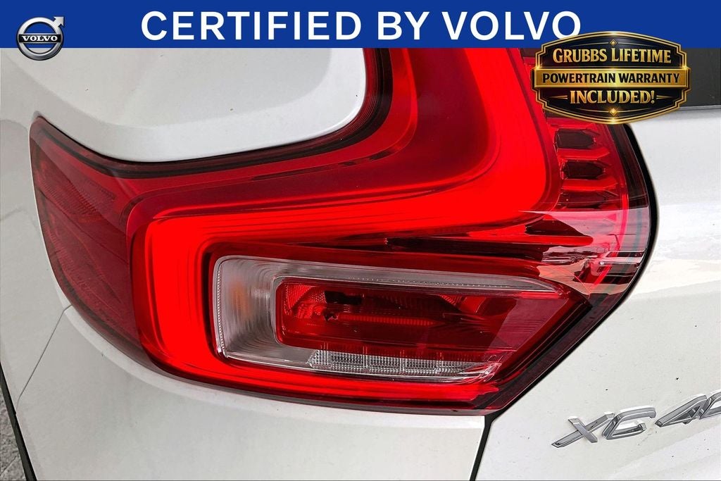 2025 Volvo XC40 B5 Plus Dark Theme