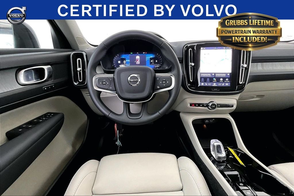 2025 Volvo XC40 B5 Plus Dark Theme