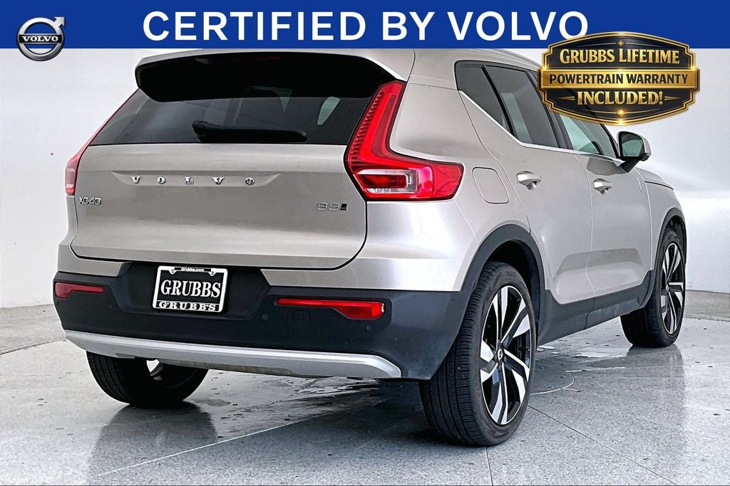 2023 Volvo XC40 B5 Plus Bright Theme