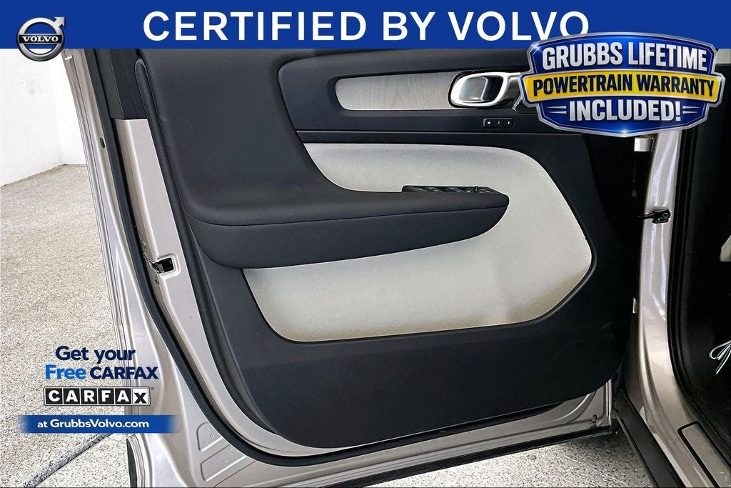 2023 Volvo XC40 B5 Plus Bright Theme