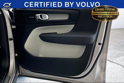 2023 Volvo XC40 B5 Plus Bright Theme