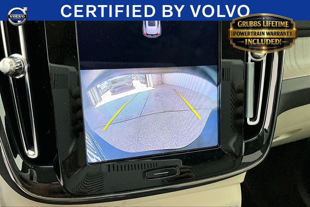 2023 Volvo XC40 B5 Plus Bright Theme