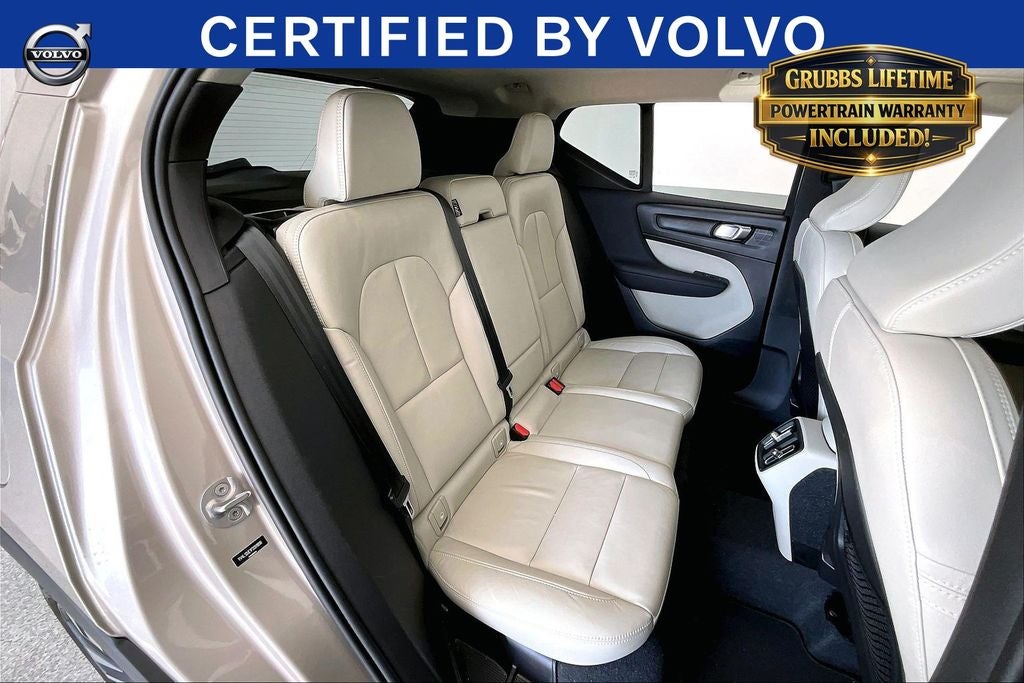 2023 Volvo XC40 B5 Plus Bright Theme