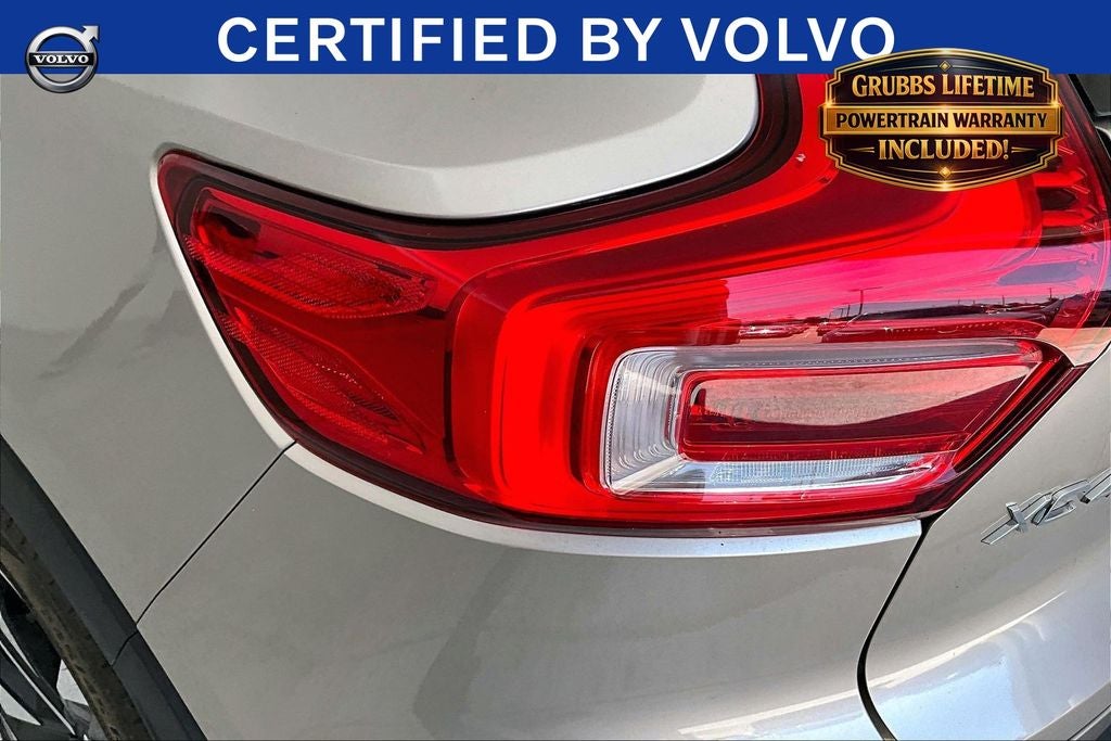 2023 Volvo XC40 B5 Plus Bright Theme
