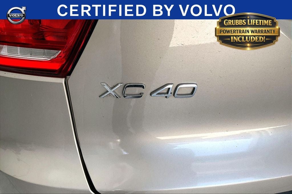 2023 Volvo XC40 B5 Plus Bright Theme