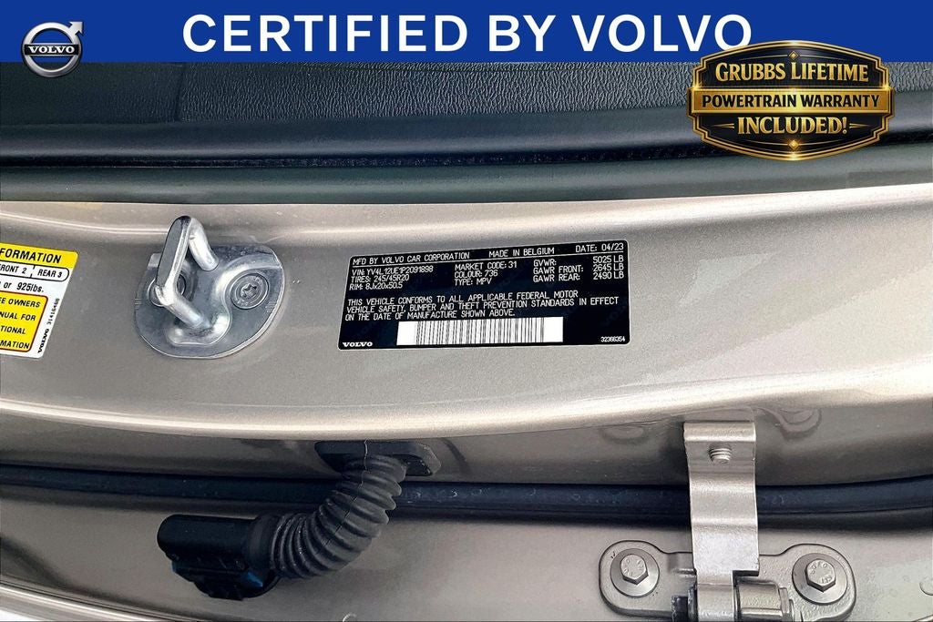 2023 Volvo XC40 B5 Plus Bright Theme