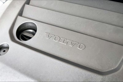 2023 Volvo XC40 B5 Plus Bright Theme