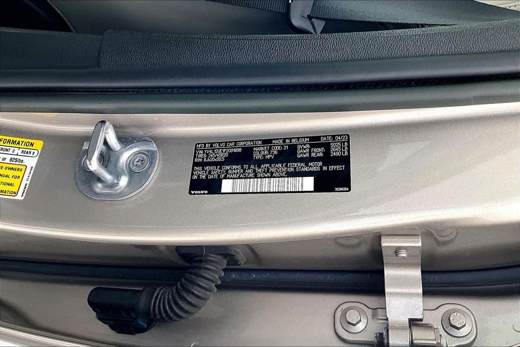 2023 Volvo XC40 B5 Plus Bright Theme