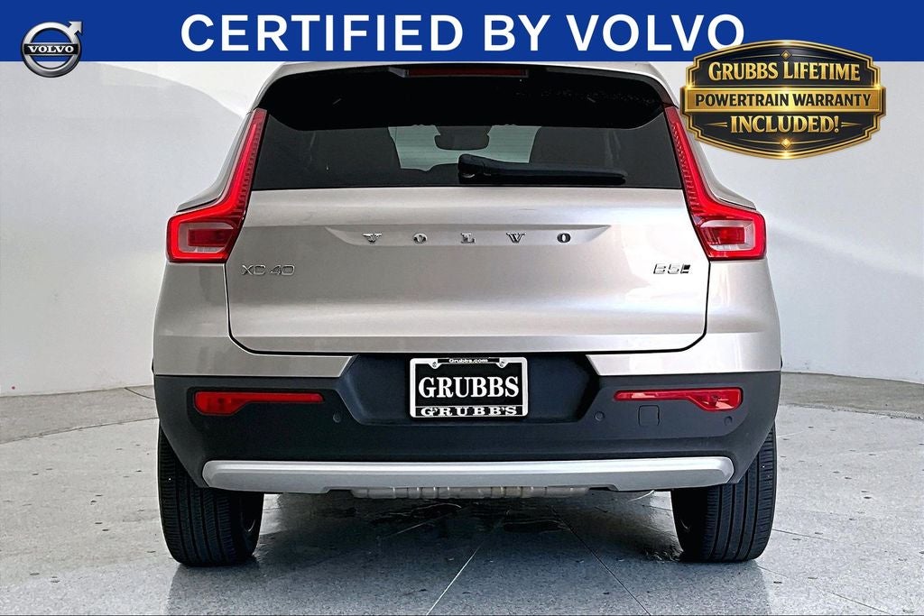 2023 Volvo XC40 B5 Plus Bright Theme