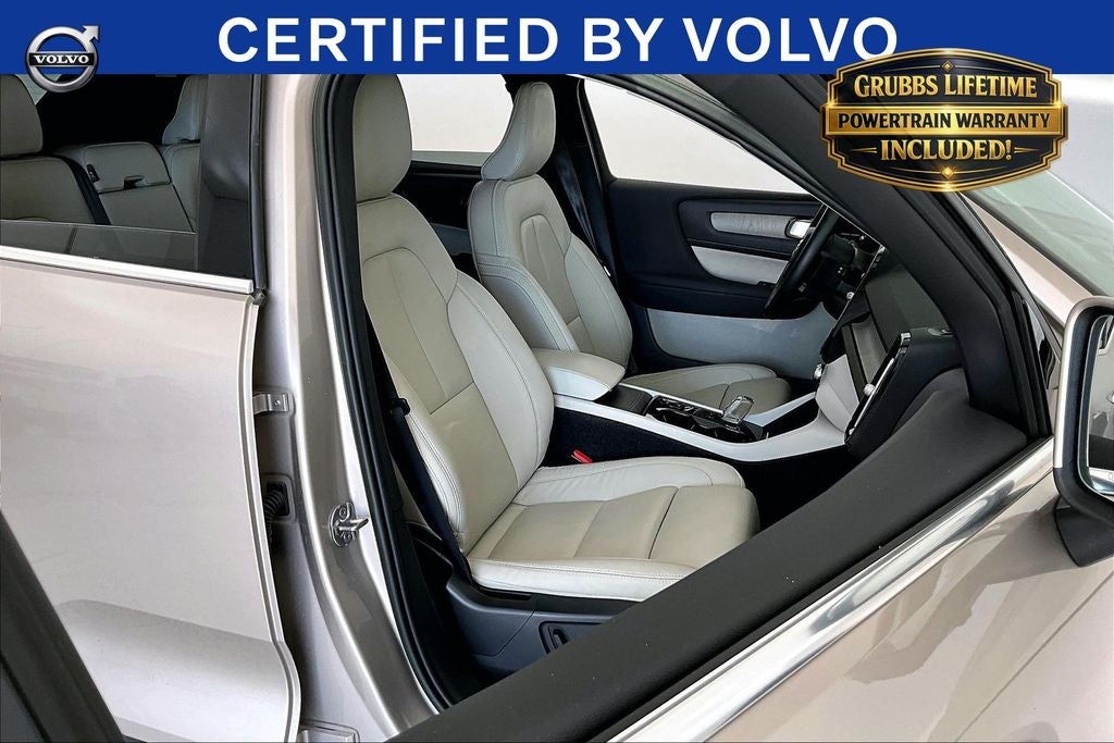 2023 Volvo XC40 B5 Plus Bright Theme