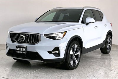2025 Volvo XC40 B5 Plus Bright Theme