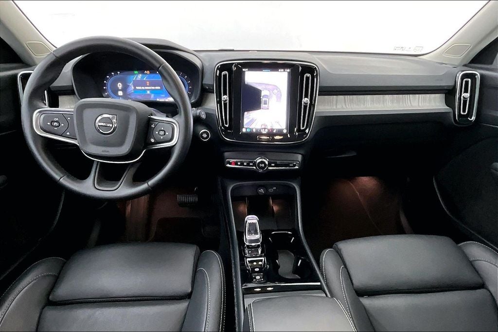 2025 Volvo XC40 B5 Plus Bright Theme