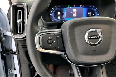2025 Volvo XC40 B5 Plus Bright Theme