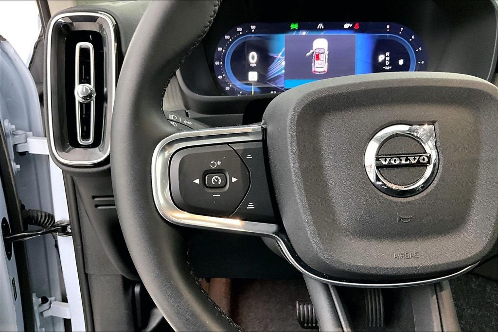 2025 Volvo XC40 B5 Plus Bright Theme