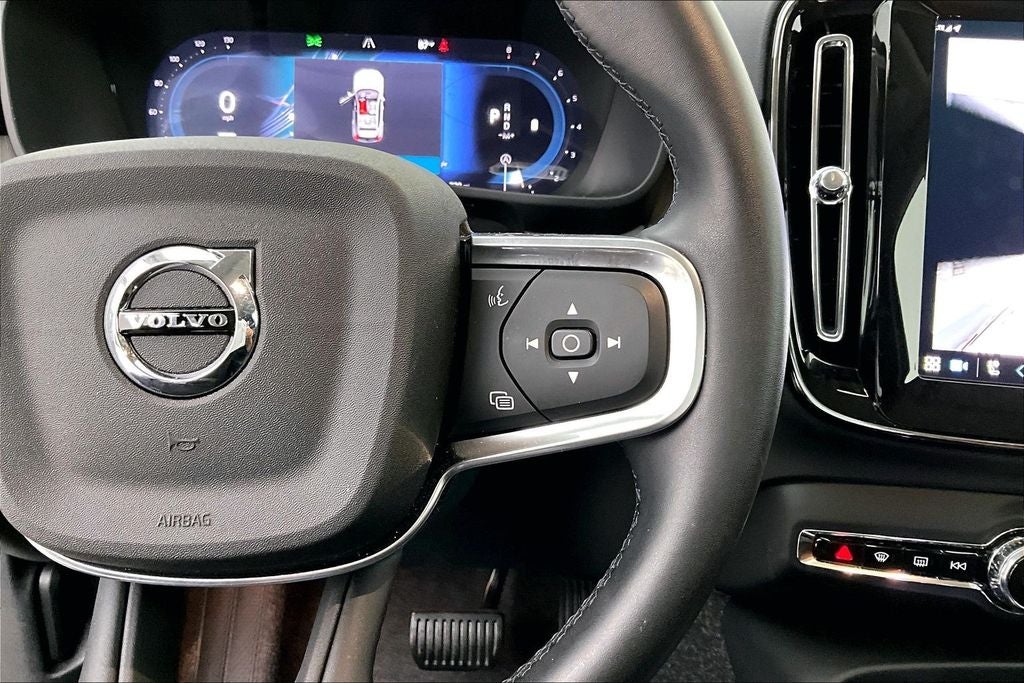 2025 Volvo XC40 B5 Plus Bright Theme