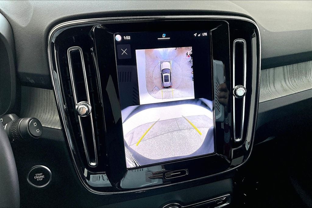 2025 Volvo XC40 B5 Plus Bright Theme