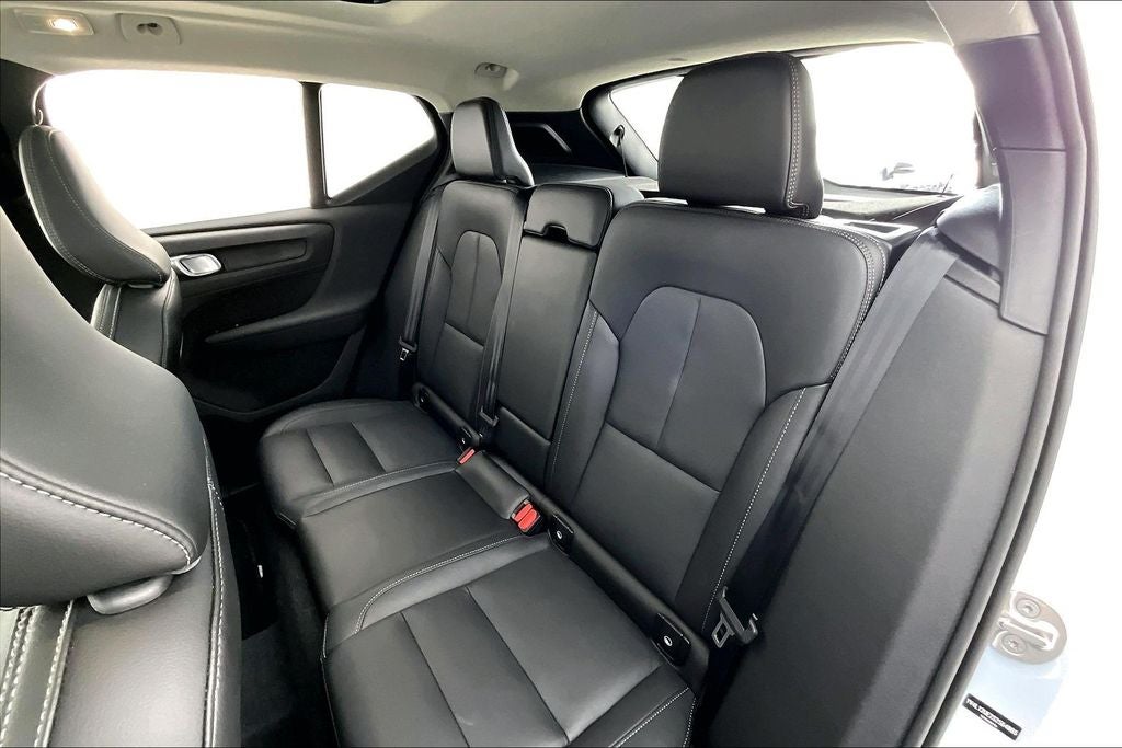 2025 Volvo XC40 B5 Plus Bright Theme