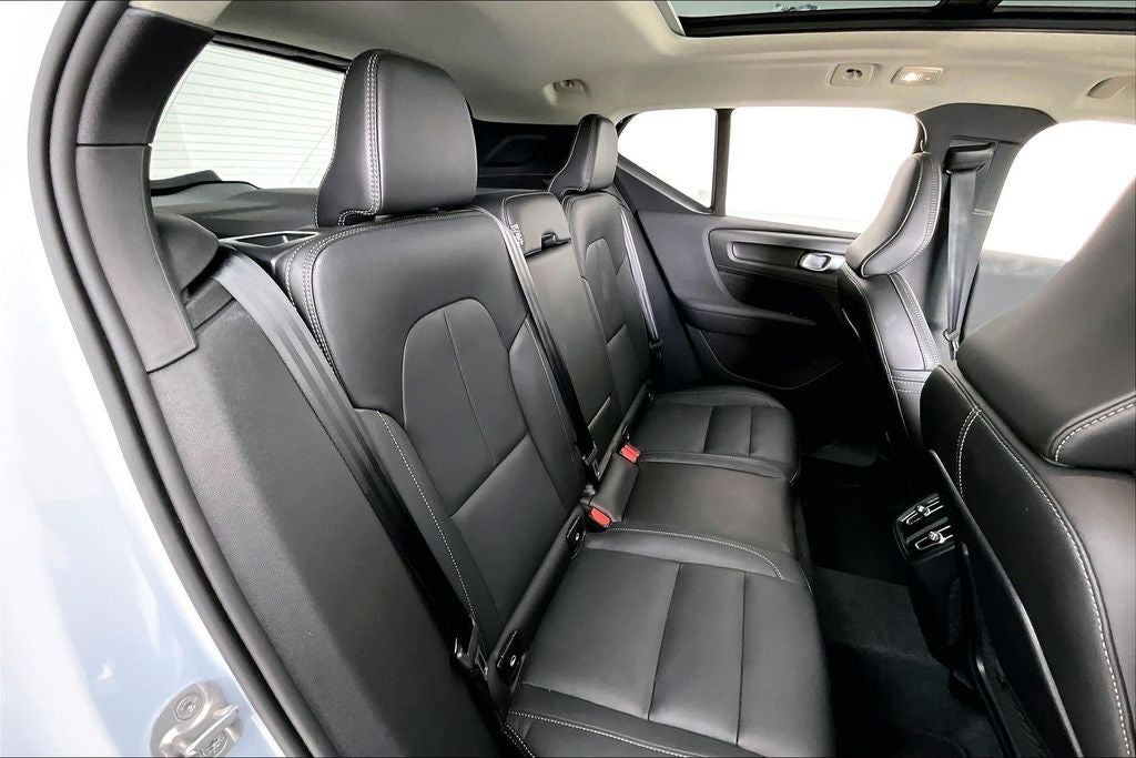 2025 Volvo XC40 B5 Plus Bright Theme
