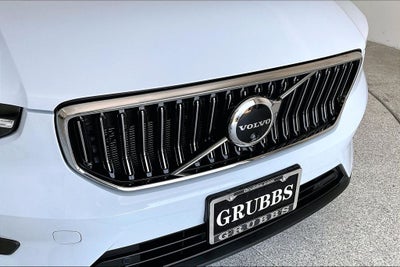 2025 Volvo XC40 B5 Plus Bright Theme