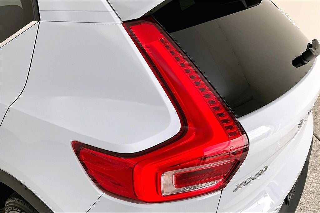 2025 Volvo XC40 B5 Plus Bright Theme