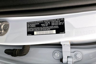 2025 Volvo XC40 B5 Plus Bright Theme