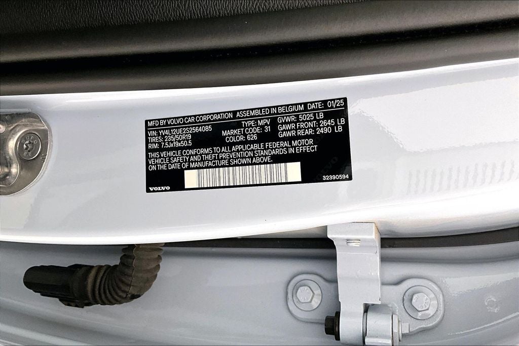 2025 Volvo XC40 B5 Plus Bright Theme