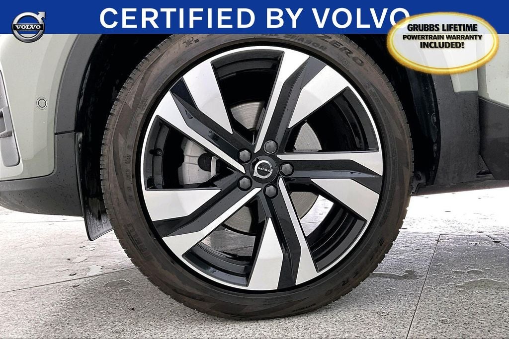 2024 Volvo XC40 B5 Plus Bright Theme