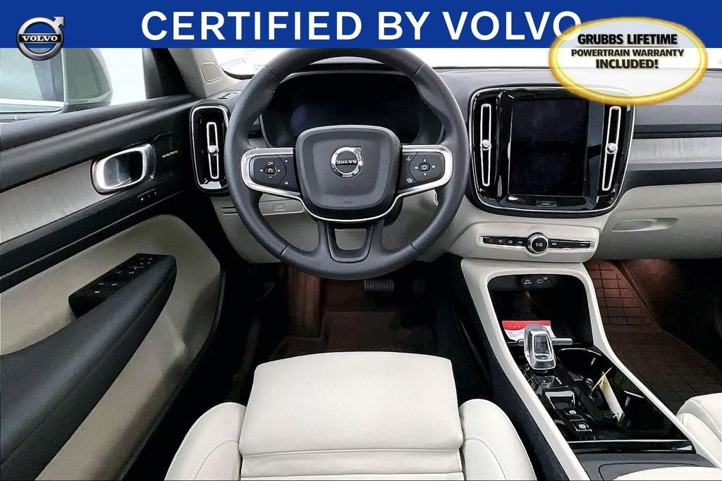 2024 Volvo XC40 B5 Plus Bright Theme