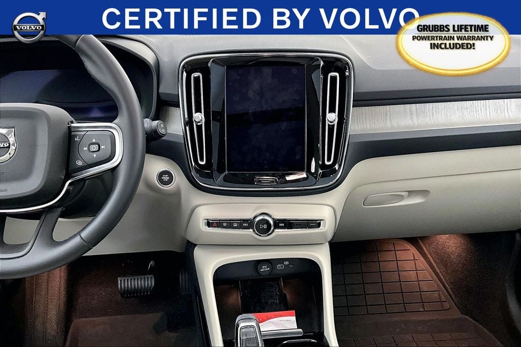 2024 Volvo XC40 B5 Plus Bright Theme