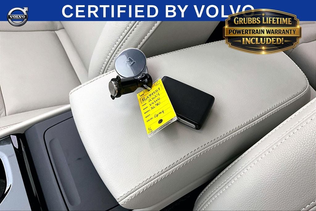 2024 Volvo XC40 B5 Plus Bright Theme