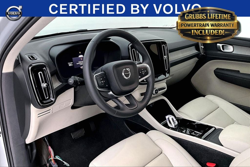 2024 Volvo XC40 B5 Plus Bright Theme