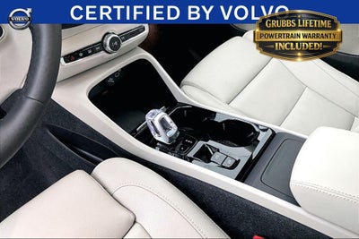 2024 Volvo XC40 B5 Plus Bright Theme